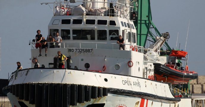 “Sbarco negato con dolo” Il leghista rischia grosso