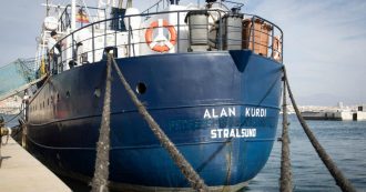 Migranti, “bloccata la missione di salvataggio della Mare Jonio”. La Alan Kurdi approda a Olbia. A Lampedusa svuotato l’hotspot