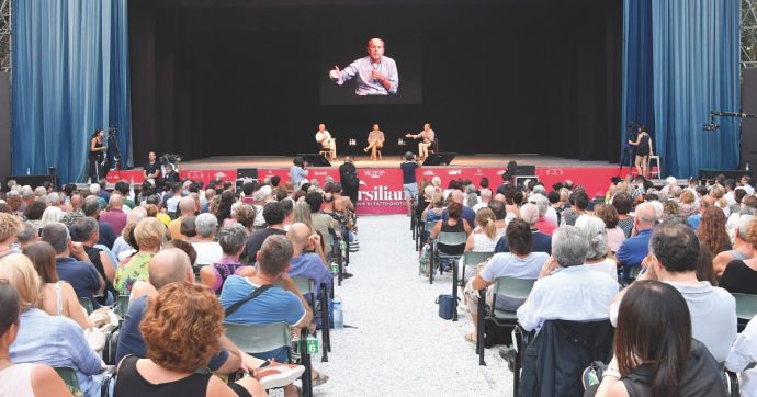 Copertina di Bersani: “Un governo della disperazione”. Calenda: “È palazzo”