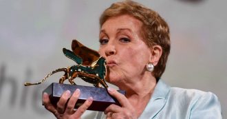 Copertina di Mostra del Cinema di Venezia, Leone d’oro alla Carriera a Julie Andrews. Premiata da Guadagnino: “Specialista nell’arte della vita”