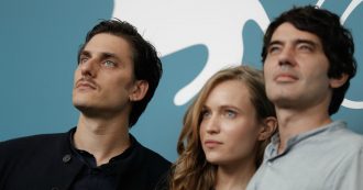 Copertina di Mostra del Cinema di Venezia, incanta Martin Eden di Pietro Marcello. Luca Marinelli è il marinaio anarchico che voleva diventare scrittore