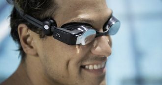 Copertina di Occhiali da nuoto con la Realtà Aumentata che visualizzano anche il ritmo cardiaco