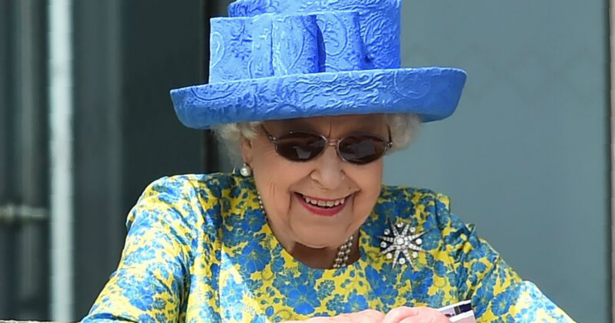 La regina Elisabetta in forma smagliante: eccola fotografata a cavallo