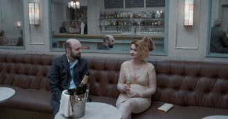 Copertina di Venezia 2019, Sull’infinito dell’umoristicamente depresso Roy Andersson. La vulnerabilità dell’anima in 29 tableux vivants a camera fissa