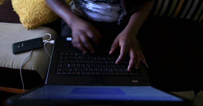 Cyberbullismo, sondaggio Unicef in 30 Paesi: uno su 3 è vittima e uno su 5 lascia la scuola. “I responsabili? Governi e società di internet”