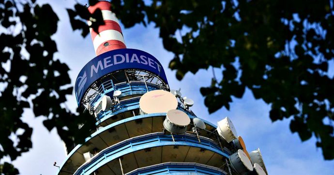 Mediaset-Vivendi, trovata l’intesa: i francesi fuori dal Biscione in cinque anni. Entrambe le società rinunciano alle cause pendenti