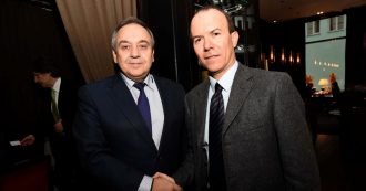 Copertina di Moscopoli, c’è il nome del secondo russo al tavolo