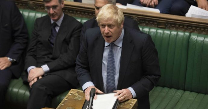 Brexit, riapre la Camera dei Comuni. Johnson: “Parlamento si faccia da parte e consenta l’uscita dall’Unione o affronti le elezioni”