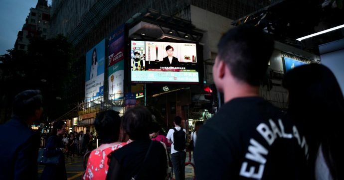 Attivisti contro Lam. “Sulla carne putrida mette solo un cerotto”