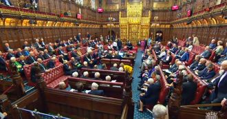 Brexit, Camera dei Lord approva legge contro l’uscita senza accordo: manca solo la firma della regina