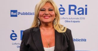 Copertina di “Sembro l’incredibile Hulk, rappresentata come un mostro. La gente mi ha detto che faccio schifo e devo morire”: lo sfogo Monica Setta dopo l’imitazione della Gialappa’s