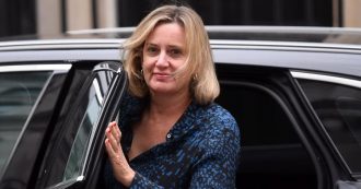 Copertina di Brexit, si dimette la ministra del Lavoro Amber Rudd: “Da Johnson atti di vandalismo politico”