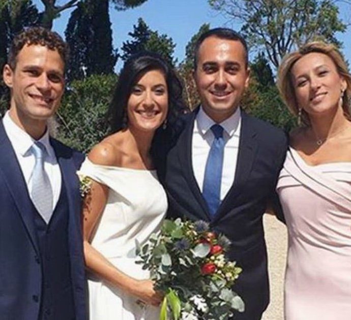 Luigi Di Maio e la fidanzata Virginia Saba al matrimonio del portavoce del ministro: gli scatti nella tenuta sul lago di Bracciano