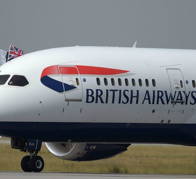 Il copilota sviene mentre è ai comandi: volo della British Airways costretto all’atterraggio di emergenza