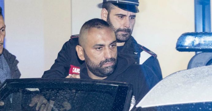 Aggredita troupe di giornalisti Rai che documentava il sequestro della casa di Roberto Spada a Ostia
