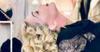 Copertina di Madonna cancella un’altra data del suo tour: “Dolori indescrivibili, devo evitare altri danni irreversibili”