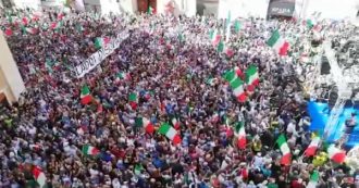 Governo, migliaia di persone alla manifestazione in Piazza Montecitorio. Le immagini dall’alto