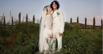 Copertina di Carolina Crescentini e Motta si sono sposati (auguri alla coppia e un piccolo suggerimento: le ‘markette’ bisogna saperle fare)