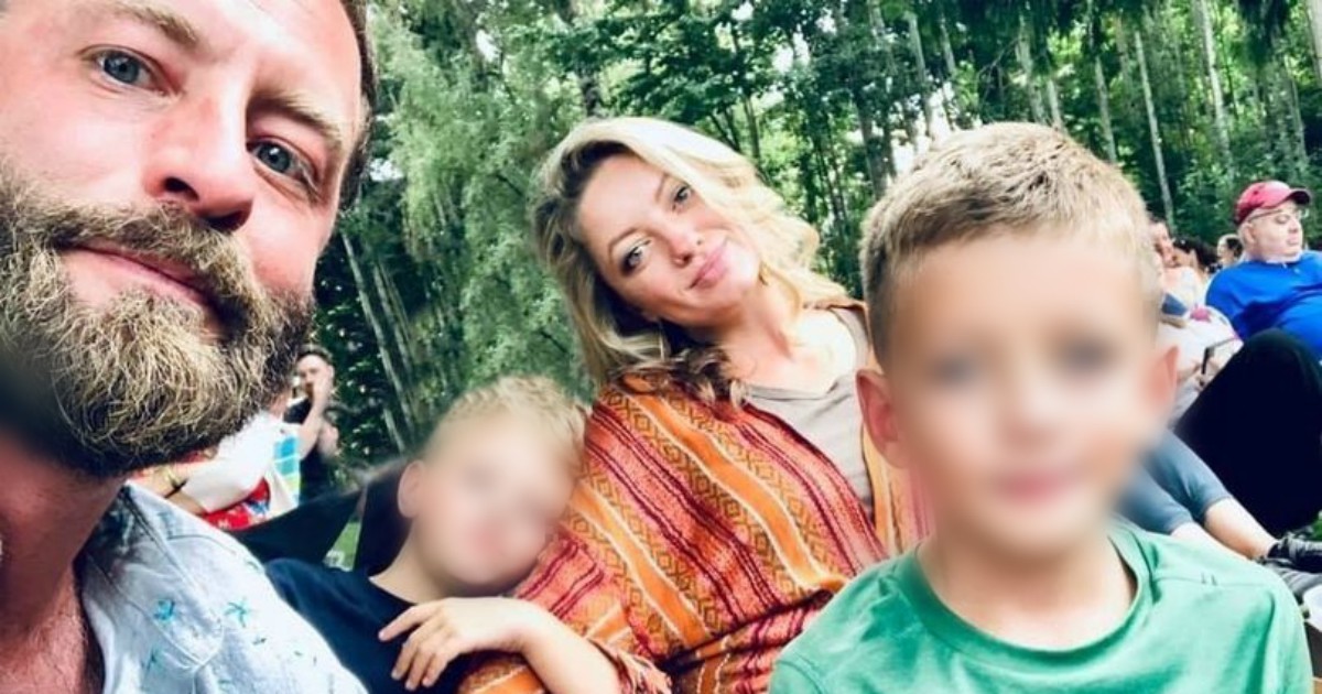 Padre ossessionato dal suo lavoro scopre in videoconferenza che il figlio di 8 anni è morto: “Mi pento di non avergli dedicato più tempo”
