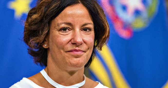 Torino, assessora e ministra: alcuni consiglieri M5s polemici per il doppio incarico a Pisano. Appendino: “Durerà massimo due settimane”