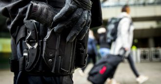 Copertina di Olanda, sparatoria vicino a Rotterdam: morti due bambini e ferita una donna. “A sparare un poliziotto”