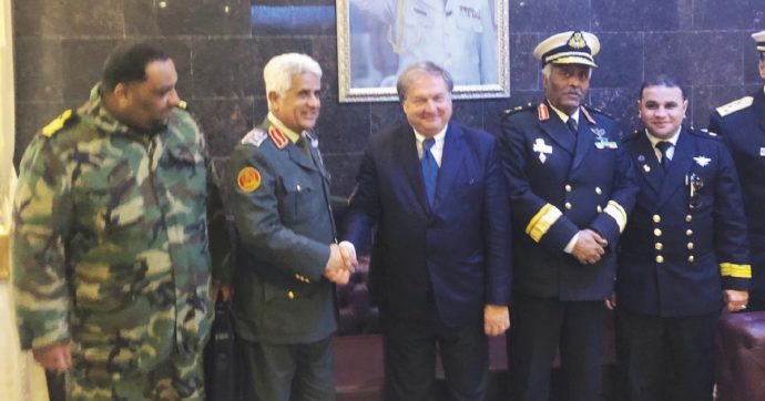 Pescherecci tassati: così l’Italia finanzia il generale Haftar