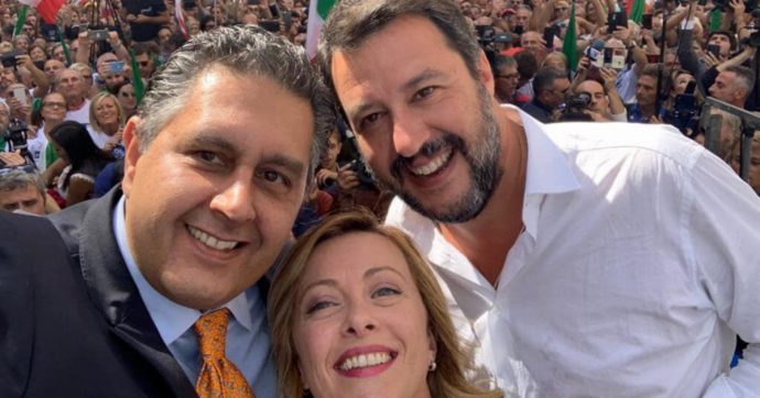 Salvini “ospite” della Meloni tra la folla e gli urli di protesta