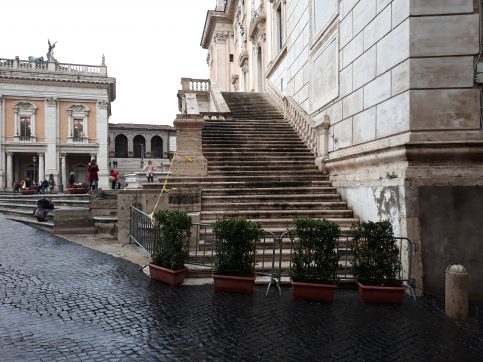 Roma, bloccata in Consiglio comunale la nuova delibera sulla produzione di cibo locale e sostenibile: “Il Covid ha rallentato i lavori”