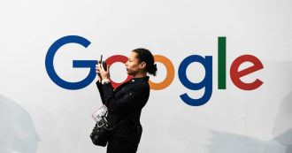 Copertina di Copyright, Francia obbliga Google a pagare gli editori per i contenuti che condivide. “Abuso di posizione dominante e danno alla stampa”