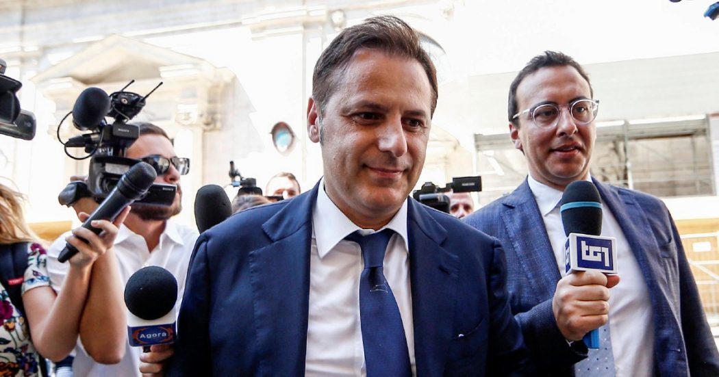 Siri prova a evitare il sequestro dei pc. “Ai pm basta una copia di alcuni file” Siri prova a evitare il sequestro dei pc. “Ai pm basta una copia di alcuni file”