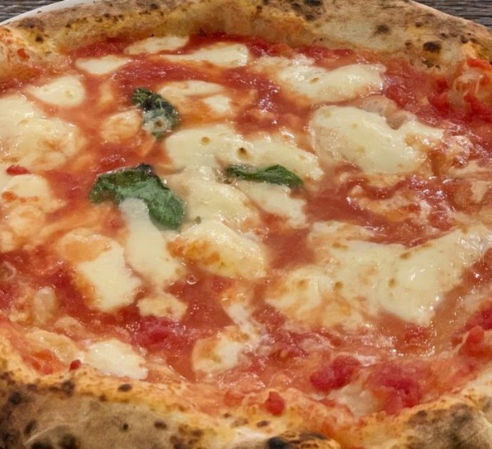 La ‘Crazy Pizza’ di Flavio Briatore criticata sui social: “25 euro per una margherita a Porto Cervo”