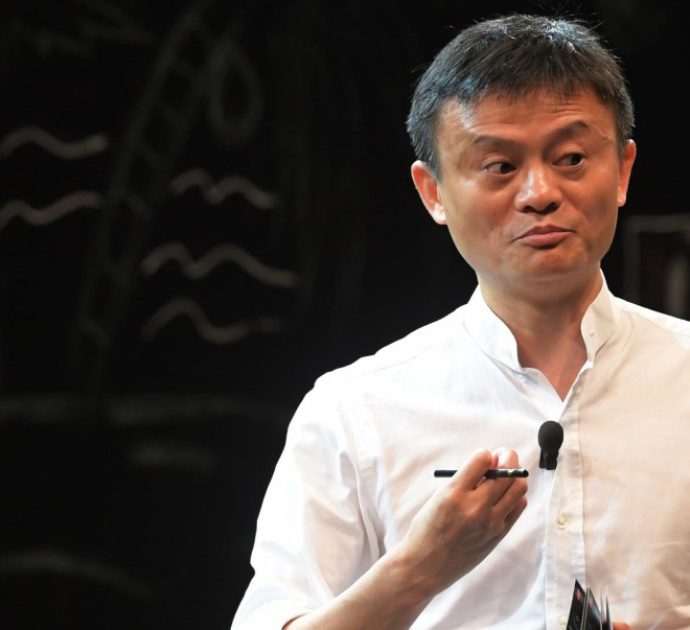 Jack Ma, il milionario dice ‘addio’ alla sua azienda trasformandosi in una rockstar