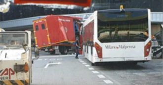 Copertina di Malpensa, in un video l’incidente dei vigili del fuoco. Cub: “Aeroporto sovraffollato”