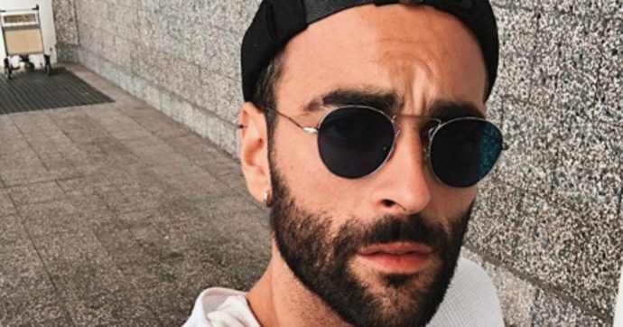 Marco Mengoni irriconoscibile, i fan su Instagram: “Ti stai trasformando in Neri Marcorè”