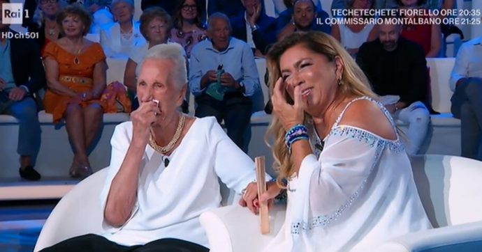 Domenica In, Romina Power ricorda l’ostetrica che crede morta. E Mara Venier, ridendo fino alle lacrime, la annuncia: “Facciamo entrare l’ostetrica” Domenica In, Romina Power ricorda l’ostetrica che crede morta. E Mara Venier, ridendo fino alle lacrime, la annuncia: “Facciamo entrare l’ostetrica”