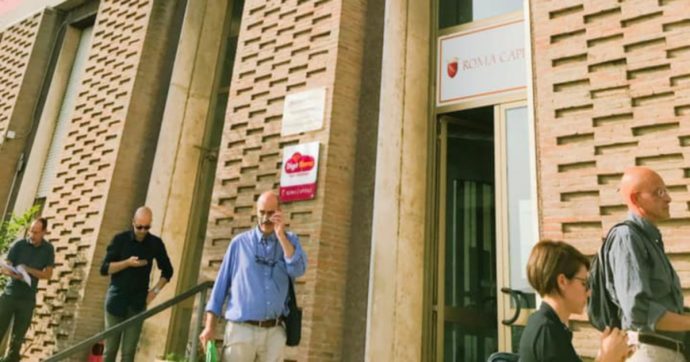 Roma e fiamme, brucia anche la stanza dei server