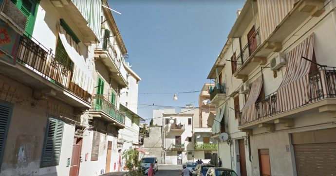 Palermo, sparatoria in strada: tre feriti lievi. Ritrovata nei paraggi una macchina rubata