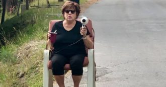 Copertina di Fa rallentare i veicoli con un phon bianco: ‘l’autovelox’ di nonna Patti funziona