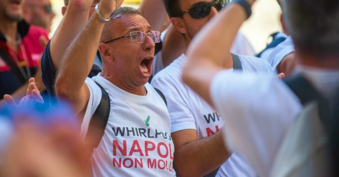 Whirlpool, l’ad: “Vendiamo il sito di Napoli a Prs”. Sindacati: “Faremo sciopero nazionale”. Mise: “Scorrettezza anche verso governo”
