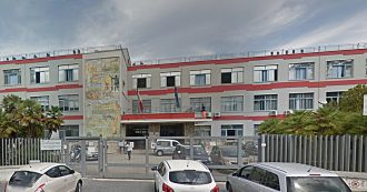 Copertina di Nola, tre minuti di ritardo per il traffico: la preside lascia fuori dalla scuola un centinaio di studenti