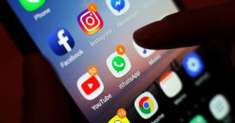 Copertina di WhatsApp, torna la catena del video Martinelli: è tutto finto, nessun rischio per gli utenti