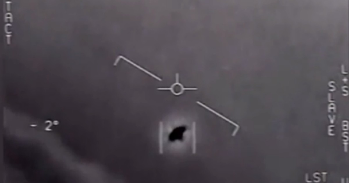 Ufo, il Pentagono: “Non sono alieni, ma rimangono avvistamenti inspiegabili”. Ecco cosa non torna