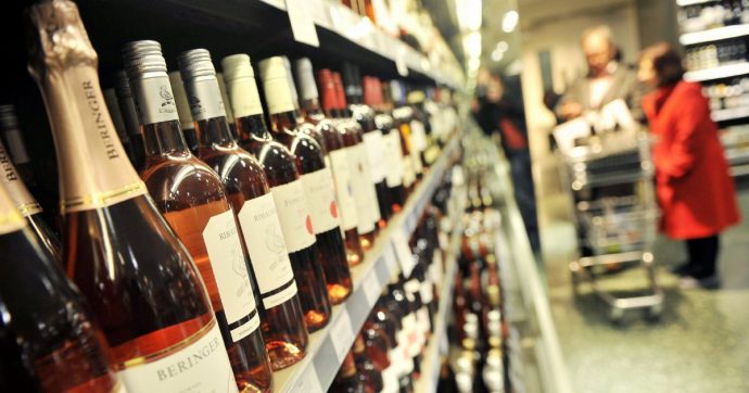 4 anni per due bottiglie. Il giudice si ribella: “Pena sproporzionata”