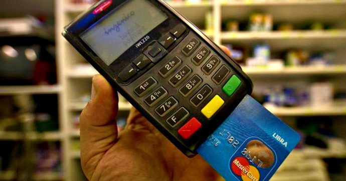 Pagamenti elettronici, il Tesoro lancia l’idea di una carta unica che varrà come bancomat, tessera sanitaria e identità digitale