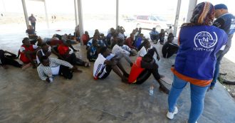 Copertina di Migranti, sudanese ucciso dopo essere stato riportato in Libia da Guardia costiera: ‘Uomini armati hanno sparato dopo tentativo di fuga’