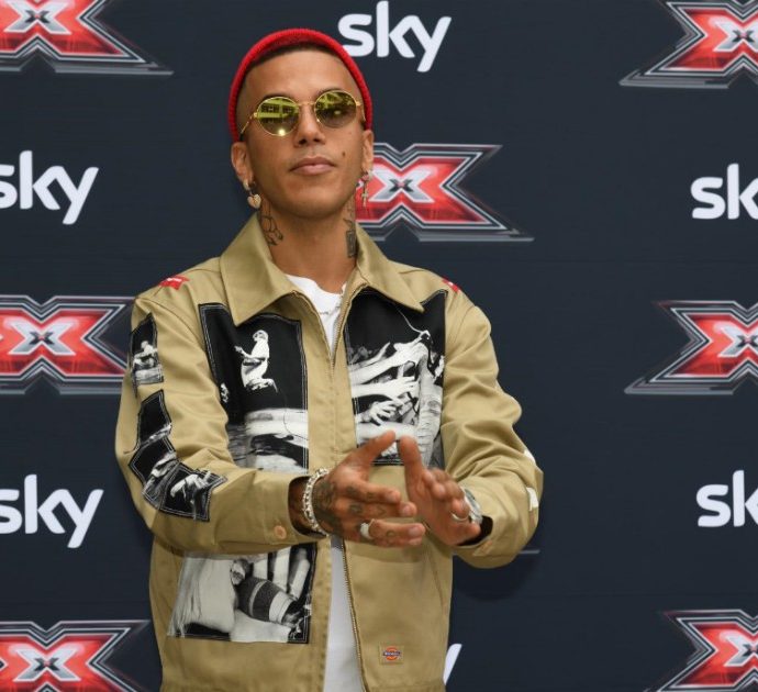 X Factor 13, Sfera Ebbasta si commuove. Spunta la hit già virale sul web “Carote” e non mancano i “casi umani”
