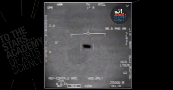 Ufo avvistato il 21 febbraio dal pilota di un aereo di linea, l’audio da brividi: “Qualcosa è volato sopra di noi, si muoveva molto velocemente”