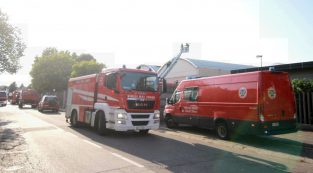 Copertina di Milano, esplosione in ditta che vende cannabis light: i sospetti sull’uso del butano per estrarre l’olio. Il titolare è gravemente ustionato