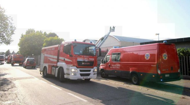 Milano, esplosione in ditta che vende cannabis light: i sospetti sull’uso del butano per estrarre l’olio. Il titolare è gravemente ustionato