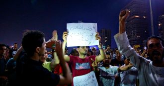 Copertina di Egitto, proteste dal Cairo a Mansoura per chiedere le dimissioni di Al Sisi: centinaia di persone in strada nonostante la repressione